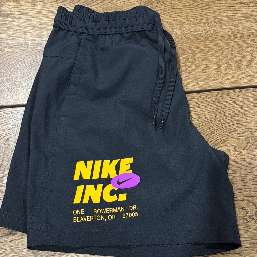 Nike Form Mens Dri-FIT 7” Unlined Fitness Shorts